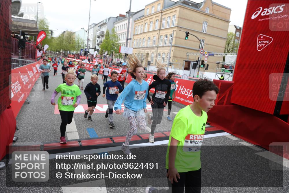 25.04.2026 - Das Zehntel Strokosch-Dieckow http://msf.ph/oto/9624491 25.04.2026 10:59:40 Ziel 5015, 5311, 5315, 5316, 5320, 5323, 5347, 5629, 5666, 5668, 5676, 5824, 5933, 6105, 6114, 6304, 6308, 6369, 6467, 6471, 6746, 6759, 7055, 7080, 7232, 7297, 7636, 7666, 7866, 10162 meine-sportfotos.de