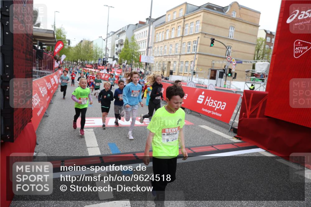 25.04.2026 - Das Zehntel Strokosch-Dieckow http://msf.ph/oto/9624518 25.04.2026 10:59:40 Ziel 5015, 5311, 5315, 5316, 5320, 5323, 5347, 5629, 5666, 5668, 5676, 5824, 5933, 6105, 6114, 6304, 6308, 6369, 6467, 6471, 6746, 6759, 7055, 7080, 7232, 7297, 7636, 7666, 7866, 10162 meine-sportfotos.de