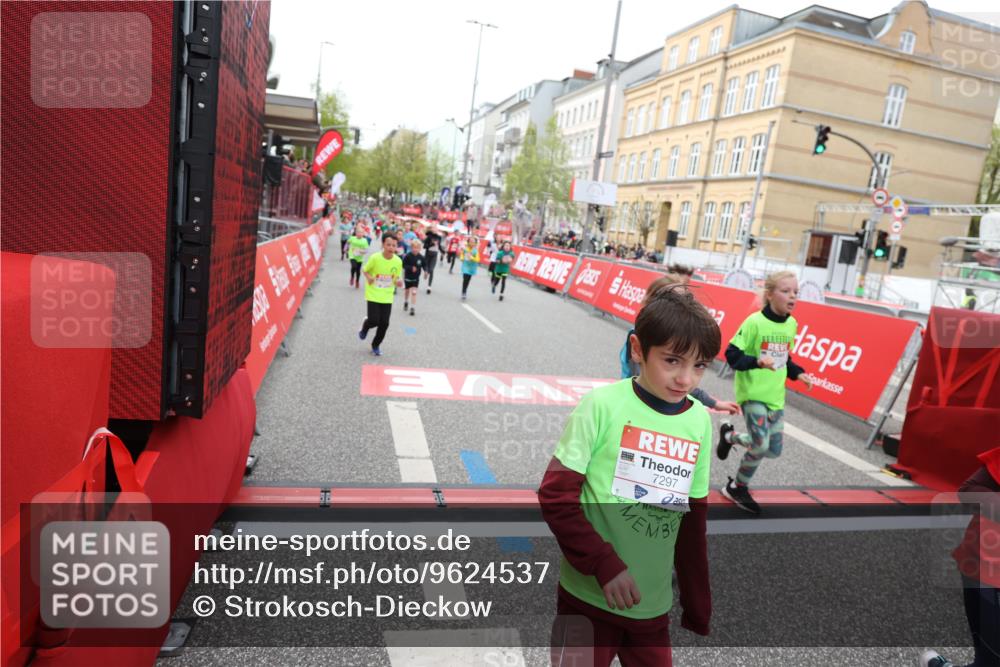 25.04.2026 - Das Zehntel Strokosch-Dieckow http://msf.ph/oto/9624537 25.04.2026 10:59:37 Ziel 5015, 5073, 5266, 5315, 5320, 5485, 5496, 5629, 5666, 5676, 5824, 6105, 6114, 6304, 6308, 6370, 6377, 6400, 6471, 6478, 6484, 6932, 6961, 7055, 7232, 7297, 7647, 7887, 7901, 10162 meine-sportfotos.de