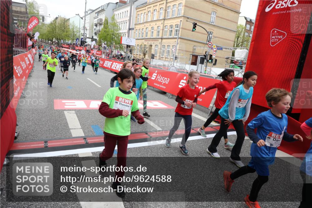 25.04.2026 - Das Zehntel Strokosch-Dieckow http://msf.ph/oto/9624588 25.04.2026 10:59:37 Ziel 5015, 5073, 5266, 5315, 5320, 5485, 5496, 5629, 5666, 5676, 5824, 6105, 6114, 6304, 6308, 6370, 6377, 6400, 6471, 6478, 6484, 6932, 6961, 7055, 7232, 7297, 7647, 7887, 7901, 10162 meine-sportfotos.de