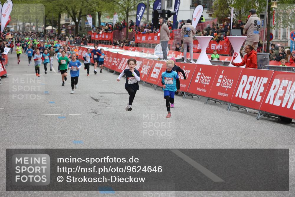 25.04.2026 - Das Zehntel Strokosch-Dieckow http://msf.ph/oto/9624646 25.04.2026 10:54:39 Ziel 5030, 5173, 5564, 5683, 5795, 6051, 6060, 6106, 6212, 6213, 6231, 6926, 7153, 7191, 7194, 7243, 7387, 7690, 7697 meine-sportfotos.de