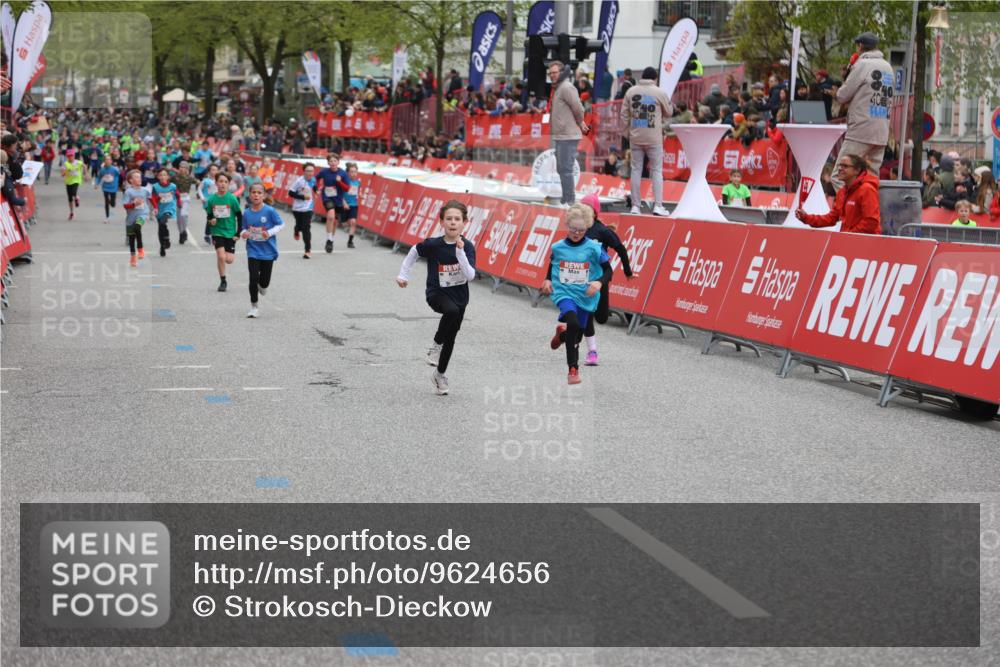 25.04.2026 - Das Zehntel Strokosch-Dieckow http://msf.ph/oto/9624656 25.04.2026 10:54:39 Ziel 5030, 5173, 5564, 5683, 5795, 6051, 6060, 6106, 6212, 6213, 6231, 6926, 7153, 7191, 7194, 7243, 7387, 7690, 7697 meine-sportfotos.de