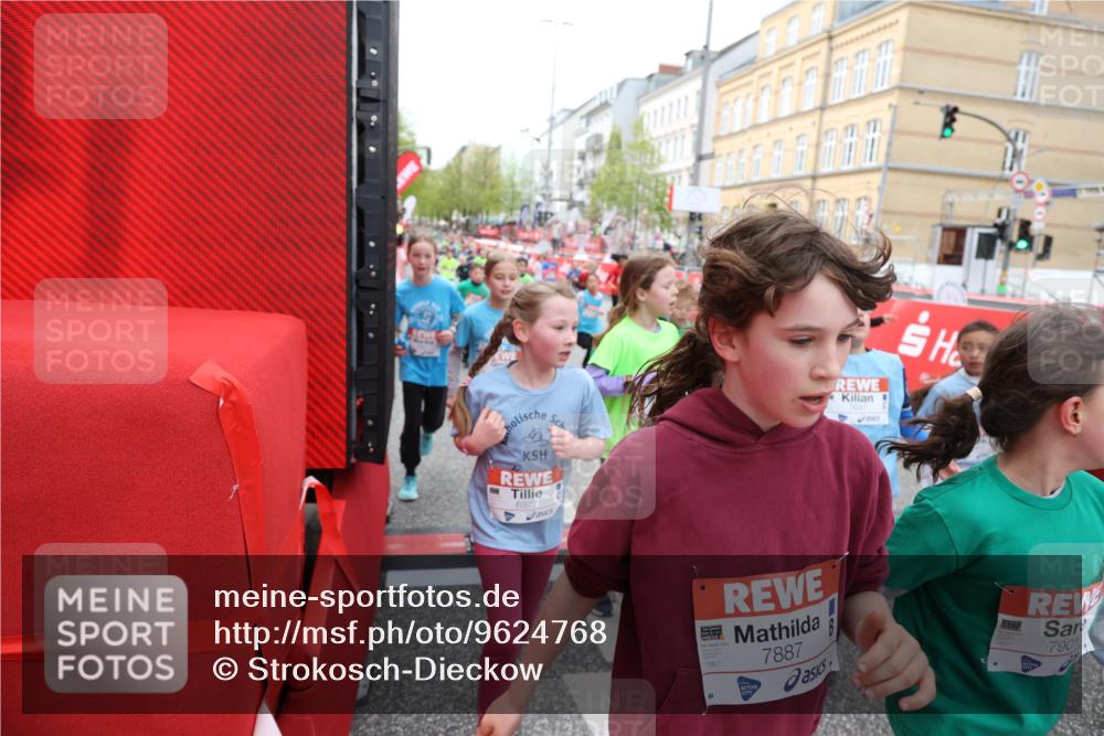 25.04.2026 - Das Zehntel Strokosch-Dieckow http://msf.ph/oto/9624768 25.04.2026 10:59:33 Ziel 5068, 5073, 5137, 5266, 5315, 5320, 5485, 5496, 5666, 5824, 6191, 6298, 6304, 6370, 6377, 6400, 6471, 6478, 6484, 6647, 6727, 6730, 6878, 6902, 6932, 6961, 7297, 7532, 7647, 7653, 7659, 7790, 7887, 7901, 10162 meine-sportfotos.de