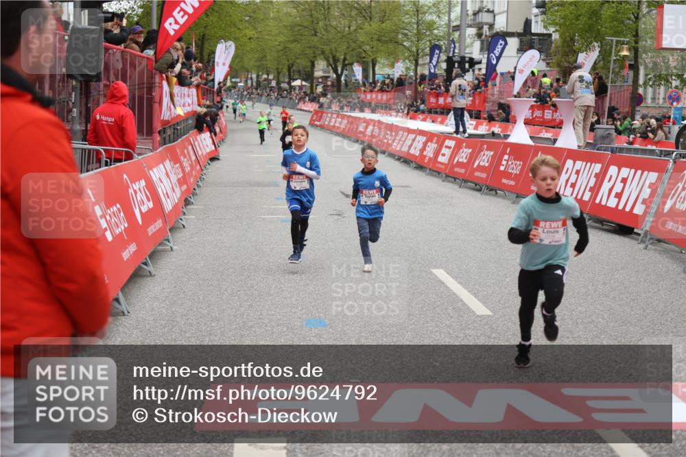 25.04.2026 - Das Zehntel Strokosch-Dieckow http://msf.ph/oto/9624792 25.04.2026 10:48:21 Ziel 6324, 6329, 7496, 7539 meine-sportfotos.de