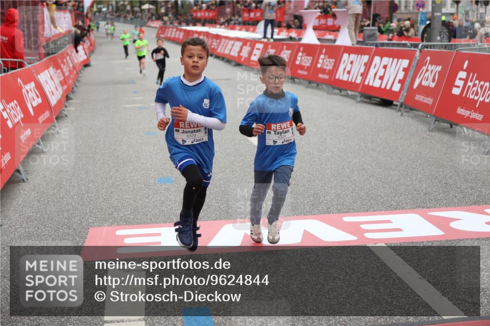 25.04.2026 - Das Zehntel Strokosch-Dieckow http://msf.ph/oto/9624844 25.04.2026 10:48:23 Ziel 6324, 6329, 7496, 7539 meine-sportfotos.de