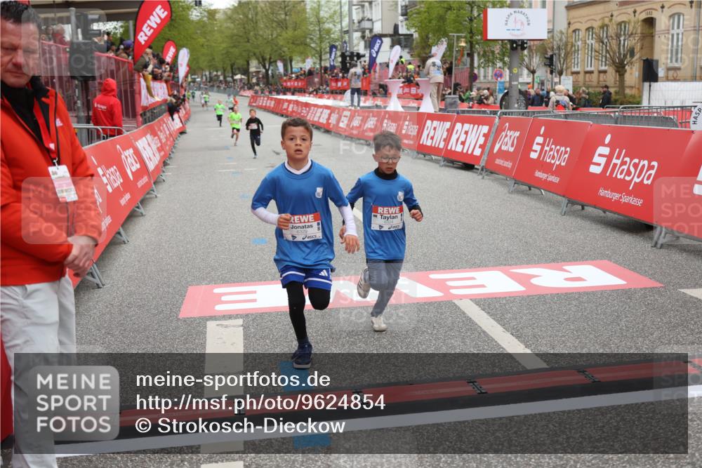 25.04.2026 - Das Zehntel Strokosch-Dieckow http://msf.ph/oto/9624854 25.04.2026 10:48:23 Ziel 6324, 6329, 7496, 7539 meine-sportfotos.de
