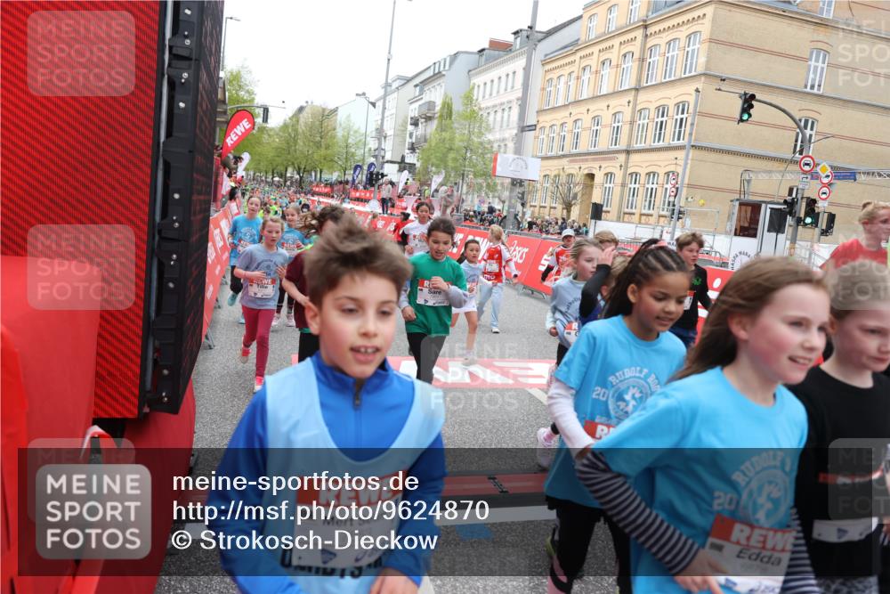 25.04.2026 - Das Zehntel Strokosch-Dieckow http://msf.ph/oto/9624870 25.04.2026 10:59:31 Ziel 5068, 5073, 5137, 5266, 5407, 5485, 5496, 5648, 6191, 6298, 6370, 6377, 6400, 6478, 6484, 6647, 6727, 6730, 6878, 6902, 6932, 6961, 7196, 7532, 7595, 7647, 7653, 7659, 7760, 7790, 7887, 7901, 8071 meine-sportfotos.de
