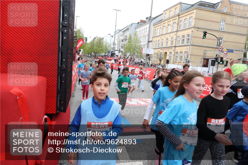 25.04.2026 - Das Zehntel Strokosch-Dieckow http://msf.ph/oto/9624893 25.04.2026 10:59:31 Ziel 5068, 5073, 5137, 5266, 5407, 5485, 5496, 5648, 6191, 6298, 6370, 6377, 6400, 6478, 6484, 6647, 6727, 6730, 6878, 6902, 6932, 6961, 7196, 7532, 7595, 7647, 7653, 7659, 7760, 7790, 7887, 7901, 8071 meine-sportfotos.de