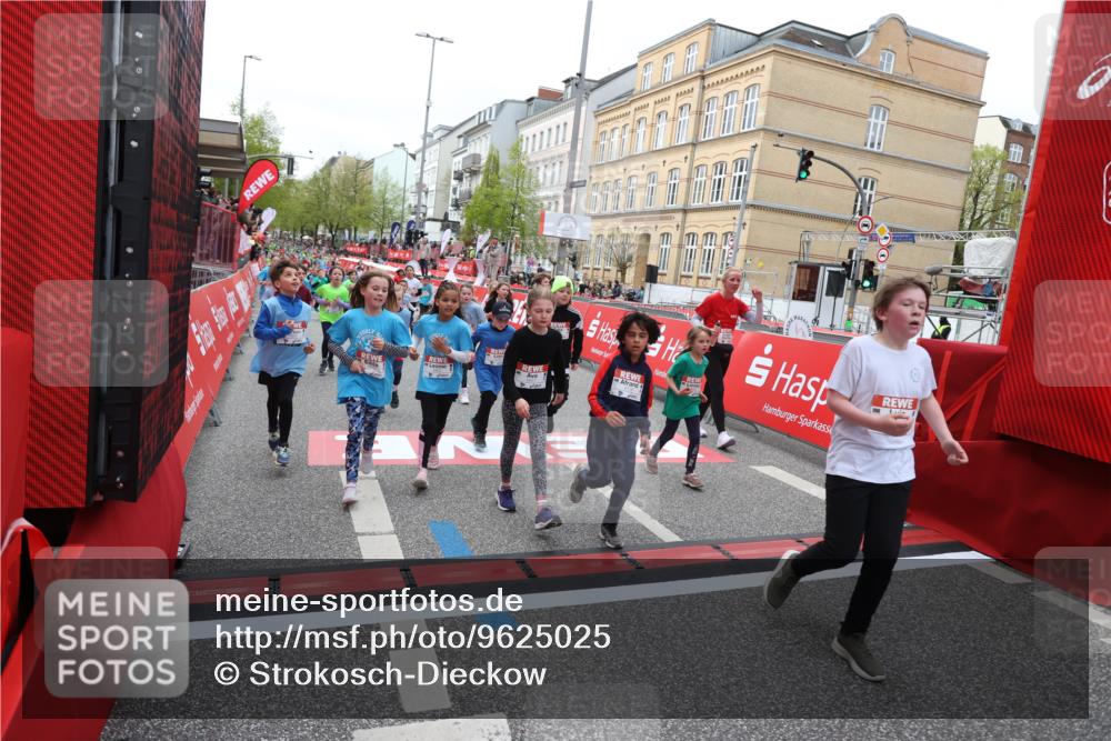 25.04.2026 - Das Zehntel Strokosch-Dieckow http://msf.ph/oto/9625025 25.04.2026 10:59:29 Ziel 5068, 5137, 5166, 5375, 5407, 5485, 5499, 5648, 5814, 5996, 6191, 6298, 6370, 6388, 6489, 6590, 6647, 6727, 6730, 6878, 6902, 7196, 7294, 7532, 7595, 7653, 7659, 7760, 7790, 7887, 7901, 8071 meine-sportfotos.de