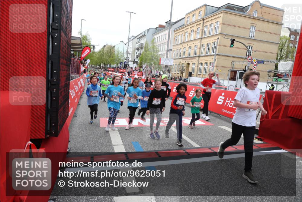 25.04.2026 - Das Zehntel Strokosch-Dieckow http://msf.ph/oto/9625051 25.04.2026 10:59:29 Ziel 5068, 5137, 5166, 5375, 5407, 5485, 5499, 5648, 5814, 5996, 6191, 6298, 6370, 6388, 6489, 6590, 6647, 6727, 6730, 6878, 6902, 7196, 7294, 7532, 7595, 7653, 7659, 7760, 7790, 7887, 7901, 8071 meine-sportfotos.de