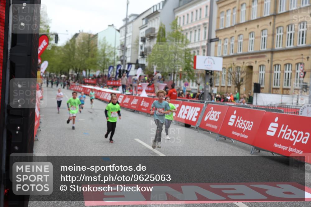 25.04.2026 - Das Zehntel Strokosch-Dieckow http://msf.ph/oto/9625063 25.04.2026 10:52:55 Ziel 5176, 6087, 6142, 6352, 6752, 7436, 7628, 7675, 8042 meine-sportfotos.de