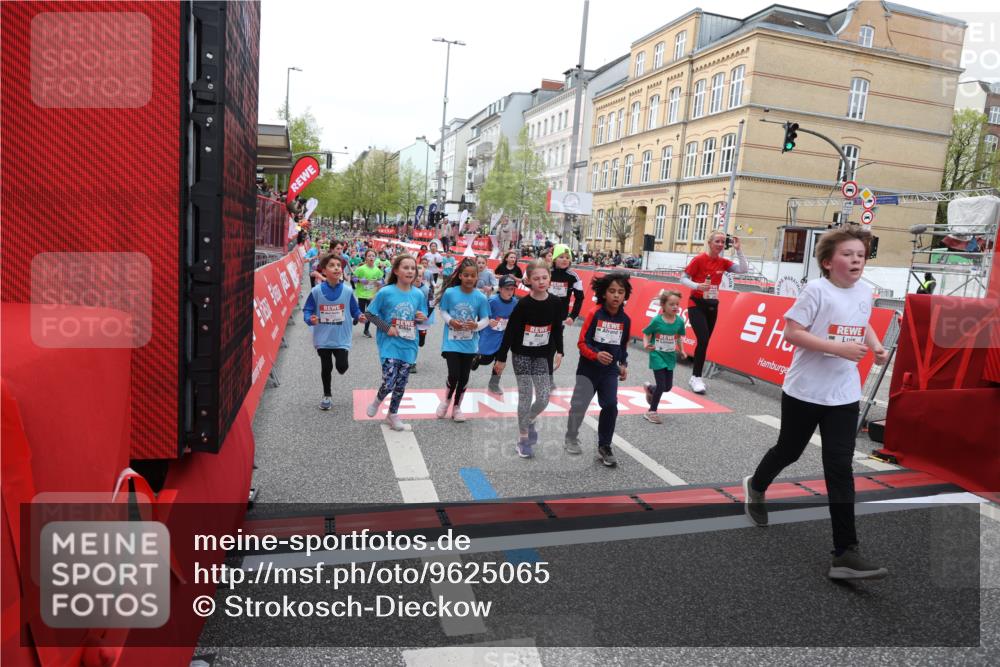 25.04.2026 - Das Zehntel Strokosch-Dieckow http://msf.ph/oto/9625065 25.04.2026 10:59:29 Ziel 5068, 5137, 5166, 5375, 5407, 5485, 5499, 5648, 5814, 5996, 6191, 6298, 6370, 6388, 6489, 6590, 6647, 6727, 6730, 6878, 6902, 7196, 7294, 7532, 7595, 7653, 7659, 7760, 7790, 7887, 7901, 8071 meine-sportfotos.de