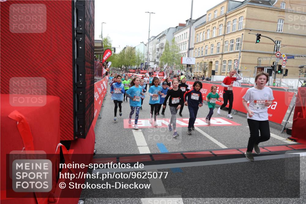 25.04.2026 - Das Zehntel Strokosch-Dieckow http://msf.ph/oto/9625077 25.04.2026 10:59:29 Ziel 5068, 5137, 5166, 5375, 5407, 5485, 5499, 5648, 5814, 5996, 6191, 6298, 6370, 6388, 6489, 6590, 6647, 6727, 6730, 6878, 6902, 7196, 7294, 7532, 7595, 7653, 7659, 7760, 7790, 7887, 7901, 8071 meine-sportfotos.de