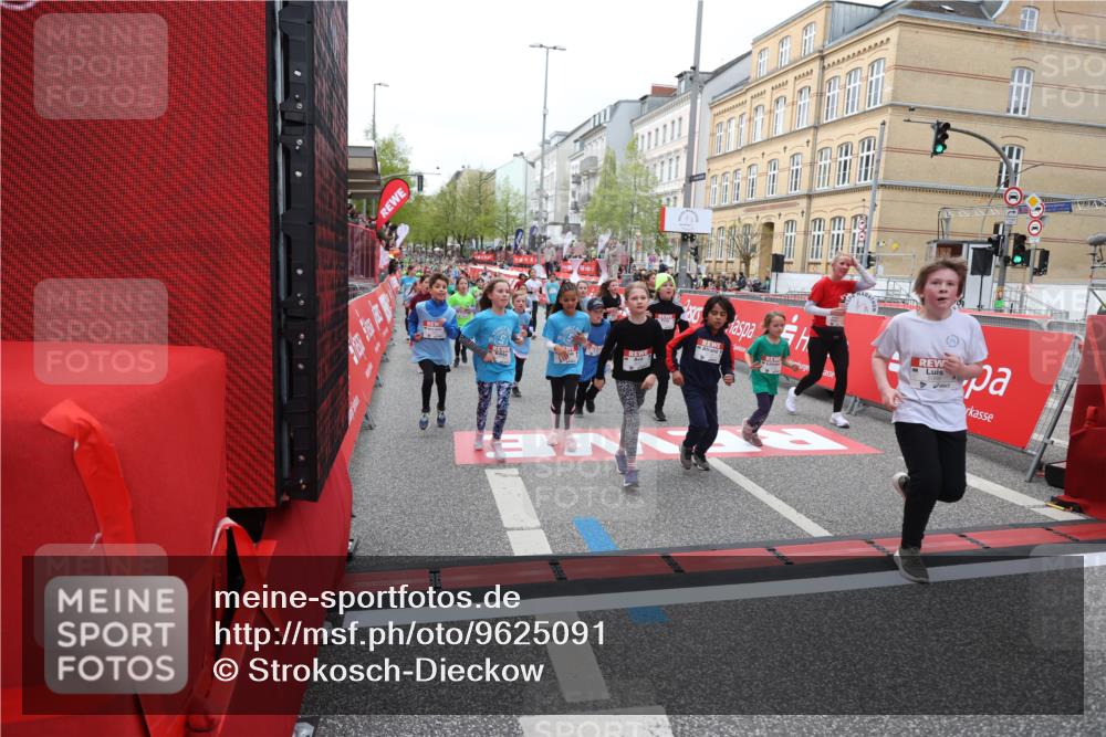 25.04.2026 - Das Zehntel Strokosch-Dieckow http://msf.ph/oto/9625091 25.04.2026 10:59:29 Ziel 5068, 5137, 5166, 5375, 5407, 5485, 5499, 5648, 5814, 5996, 6191, 6298, 6370, 6388, 6489, 6590, 6647, 6727, 6730, 6878, 6902, 7196, 7294, 7532, 7595, 7653, 7659, 7760, 7790, 7887, 7901, 8071 meine-sportfotos.de