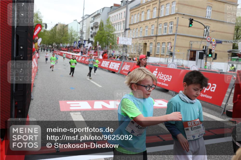 25.04.2026 - Das Zehntel Strokosch-Dieckow http://msf.ph/oto/9625092 25.04.2026 10:52:55 Ziel 5176, 6087, 6142, 6352, 6752, 7436, 7628, 7675, 8042 meine-sportfotos.de