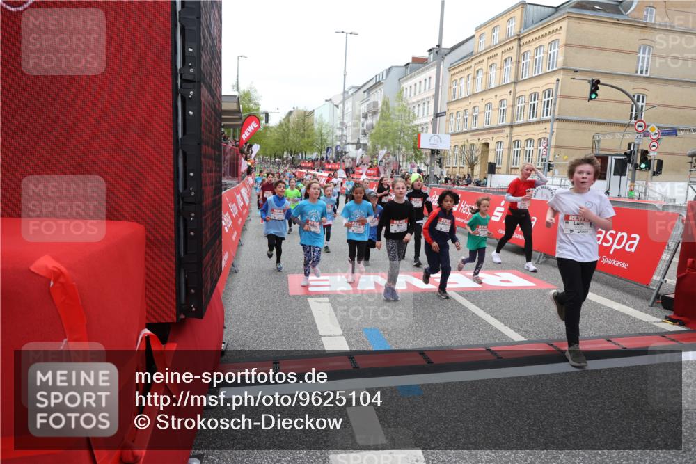 25.04.2026 - Das Zehntel Strokosch-Dieckow http://msf.ph/oto/9625104 25.04.2026 10:59:29 Ziel 5068, 5137, 5166, 5375, 5407, 5485, 5499, 5648, 5814, 5996, 6191, 6298, 6370, 6388, 6489, 6590, 6647, 6727, 6730, 6878, 6902, 7196, 7294, 7532, 7595, 7653, 7659, 7760, 7790, 7887, 7901, 8071 meine-sportfotos.de