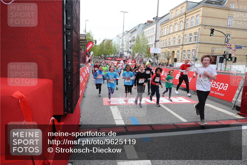 25.04.2026 - Das Zehntel Strokosch-Dieckow http://msf.ph/oto/9625119 25.04.2026 10:59:29 Ziel 5068, 5137, 5166, 5375, 5407, 5485, 5499, 5648, 5814, 5996, 6191, 6298, 6370, 6388, 6489, 6590, 6647, 6727, 6730, 6878, 6902, 7196, 7294, 7532, 7595, 7653, 7659, 7760, 7790, 7887, 7901, 8071 meine-sportfotos.de