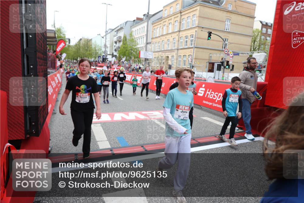 25.04.2026 - Das Zehntel Strokosch-Dieckow http://msf.ph/oto/9625135 25.04.2026 10:59:27 Ziel 5068, 5137, 5166, 5375, 5392, 5407, 5499, 5648, 5814, 5996, 6191, 6199, 6351, 6388, 6489, 6590, 6647, 6730, 6786, 6810, 6878, 6902, 7042, 7049, 7062, 7196, 7294, 7532, 7595, 7760, 8071 meine-sportfotos.de