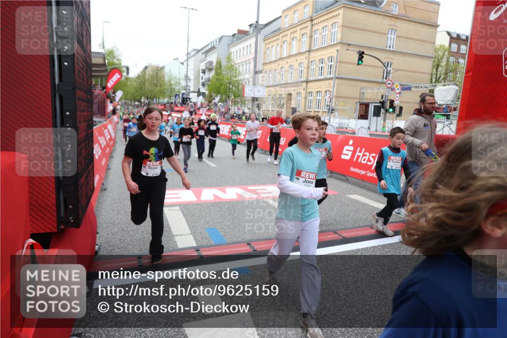 25.04.2026 - Das Zehntel Strokosch-Dieckow http://msf.ph/oto/9625159 25.04.2026 10:59:27 Ziel 5068, 5137, 5166, 5375, 5392, 5407, 5499, 5648, 5814, 5996, 6191, 6199, 6351, 6388, 6489, 6590, 6647, 6730, 6786, 6810, 6878, 6902, 7042, 7049, 7062, 7196, 7294, 7532, 7595, 7760, 8071 meine-sportfotos.de