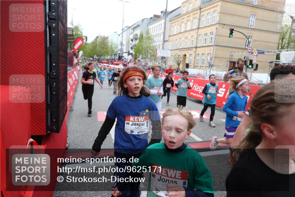 25.04.2026 - Das Zehntel Strokosch-Dieckow http://msf.ph/oto/9625171 25.04.2026 10:59:26 Ziel 5068, 5137, 5166, 5375, 5392, 5407, 5499, 5648, 5801, 5814, 5822, 5996, 6191, 6199, 6351, 6361, 6388, 6489, 6538, 6590, 6786, 6810, 6902, 6921, 6930, 7042, 7049, 7062, 7196, 7294, 7532, 7595, 7760, 8071 meine-sportfotos.de