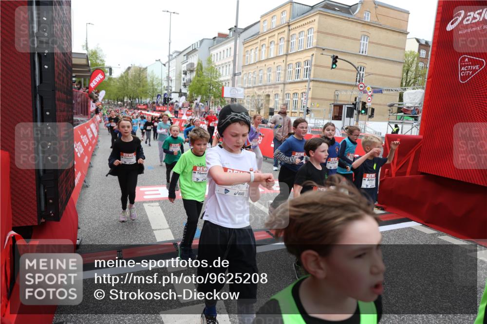 25.04.2026 - Das Zehntel Strokosch-Dieckow http://msf.ph/oto/9625208 25.04.2026 10:59:24 Ziel 5166, 5375, 5392, 5407, 5499, 5648, 5680, 5691, 5694, 5750, 5801, 5814, 5822, 5987, 5996, 6033, 6199, 6351, 6361, 6388, 6489, 6538, 6590, 6786, 6810, 6921, 6930, 7042, 7049, 7062, 7196, 7236, 7294, 7595, 7760, 7868, 8071 meine-sportfotos.de