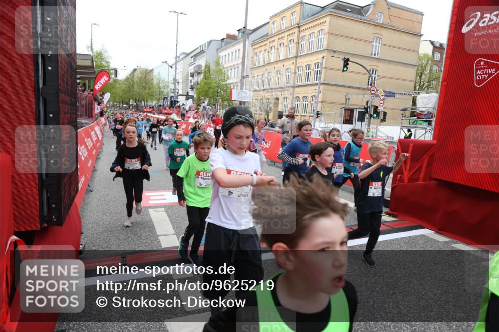 25.04.2026 - Das Zehntel Strokosch-Dieckow http://msf.ph/oto/9625219 25.04.2026 10:59:24 Ziel 5166, 5375, 5392, 5407, 5499, 5648, 5680, 5691, 5694, 5750, 5801, 5814, 5822, 5987, 5996, 6033, 6199, 6351, 6361, 6388, 6489, 6538, 6590, 6786, 6810, 6921, 6930, 7042, 7049, 7062, 7196, 7236, 7294, 7595, 7760, 7868, 8071 meine-sportfotos.de