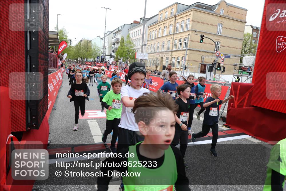 25.04.2026 - Das Zehntel Strokosch-Dieckow http://msf.ph/oto/9625233 25.04.2026 10:59:24 Ziel 5166, 5375, 5392, 5407, 5499, 5648, 5680, 5691, 5694, 5750, 5801, 5814, 5822, 5987, 5996, 6033, 6199, 6351, 6361, 6388, 6489, 6538, 6590, 6786, 6810, 6921, 6930, 7042, 7049, 7062, 7196, 7236, 7294, 7595, 7760, 7868, 8071 meine-sportfotos.de