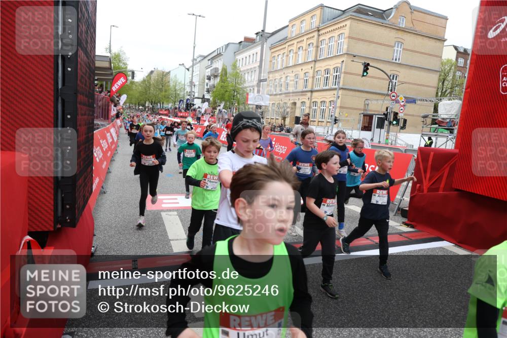 25.04.2026 - Das Zehntel Strokosch-Dieckow http://msf.ph/oto/9625246 25.04.2026 10:59:24 Ziel 5166, 5375, 5392, 5407, 5499, 5648, 5680, 5691, 5694, 5750, 5801, 5814, 5822, 5987, 5996, 6033, 6199, 6351, 6361, 6388, 6489, 6538, 6590, 6786, 6810, 6921, 6930, 7042, 7049, 7062, 7196, 7236, 7294, 7595, 7760, 7868, 8071 meine-sportfotos.de