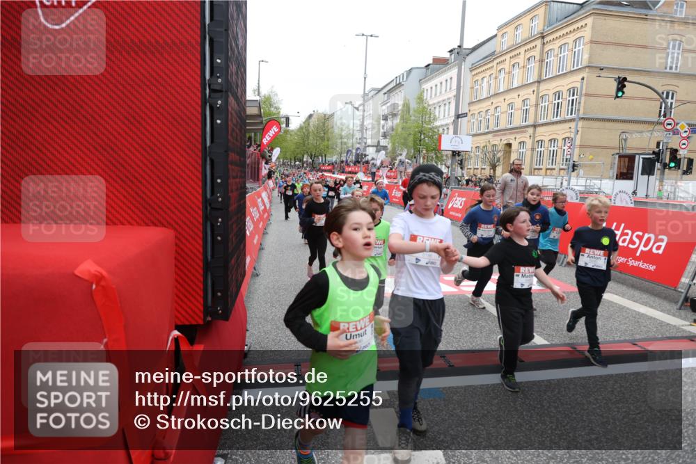 25.04.2026 - Das Zehntel Strokosch-Dieckow http://msf.ph/oto/9625255 25.04.2026 10:59:24 Ziel 5166, 5375, 5392, 5407, 5499, 5648, 5680, 5691, 5694, 5750, 5801, 5814, 5822, 5987, 5996, 6033, 6199, 6351, 6361, 6388, 6489, 6538, 6590, 6786, 6810, 6921, 6930, 7042, 7049, 7062, 7196, 7236, 7294, 7595, 7760, 7868, 8071 meine-sportfotos.de