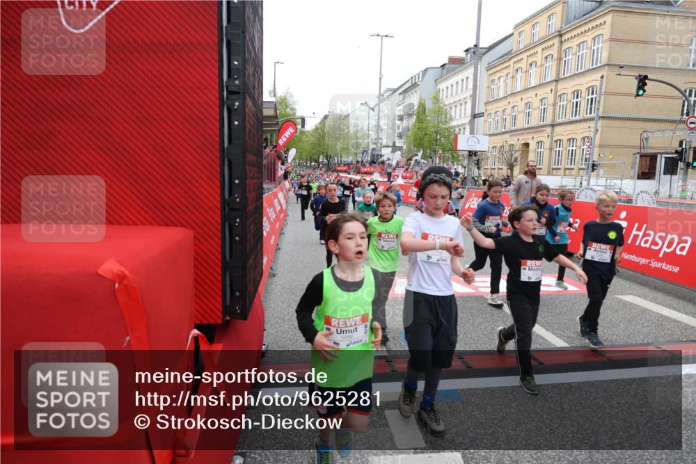 25.04.2026 - Das Zehntel Strokosch-Dieckow http://msf.ph/oto/9625281 25.04.2026 10:59:24 Ziel 5166, 5375, 5392, 5407, 5499, 5648, 5680, 5691, 5694, 5750, 5801, 5814, 5822, 5987, 5996, 6033, 6199, 6351, 6361, 6388, 6489, 6538, 6590, 6786, 6810, 6921, 6930, 7042, 7049, 7062, 7196, 7236, 7294, 7595, 7760, 7868, 8071 meine-sportfotos.de