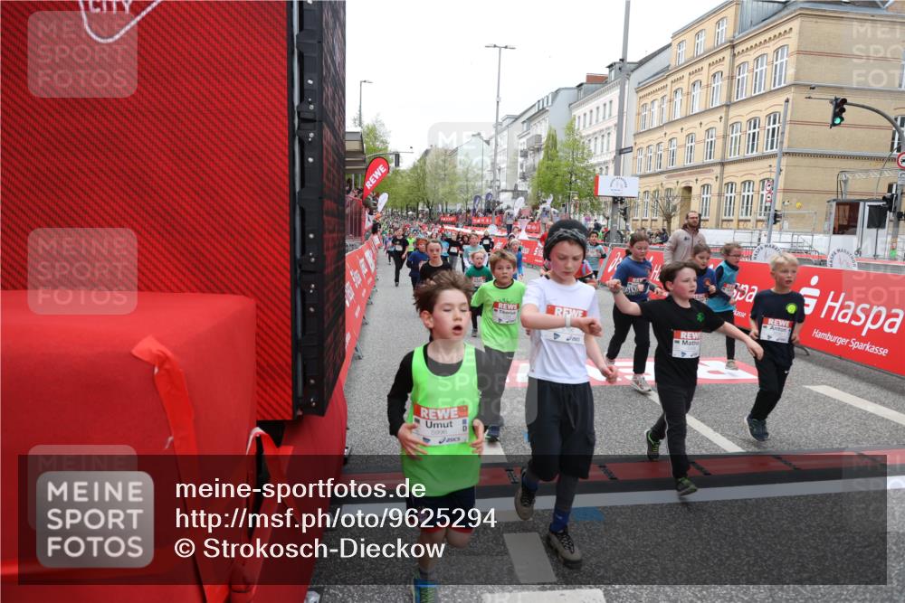 25.04.2026 - Das Zehntel Strokosch-Dieckow http://msf.ph/oto/9625294 25.04.2026 10:59:24 Ziel 5166, 5375, 5392, 5407, 5499, 5648, 5680, 5691, 5694, 5750, 5801, 5814, 5822, 5987, 5996, 6033, 6199, 6351, 6361, 6388, 6489, 6538, 6590, 6786, 6810, 6921, 6930, 7042, 7049, 7062, 7196, 7236, 7294, 7595, 7760, 7868, 8071 meine-sportfotos.de