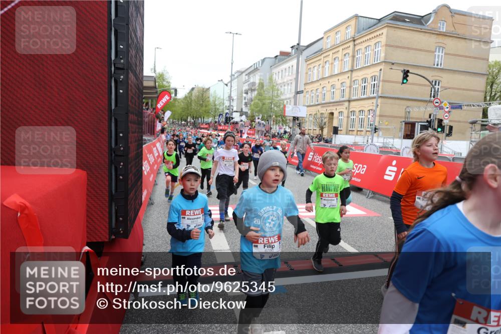 25.04.2026 - Das Zehntel Strokosch-Dieckow http://msf.ph/oto/9625345 25.04.2026 10:59:22 Ziel 5166, 5341, 5373, 5375, 5392, 5499, 5680, 5691, 5694, 5750, 5801, 5814, 5822, 5938, 5987, 5996, 6033, 6199, 6319, 6351, 6361, 6388, 6489, 6538, 6590, 6786, 6810, 6921, 6930, 7042, 7049, 7062, 7230, 7236, 7294, 7868 meine-sportfotos.de