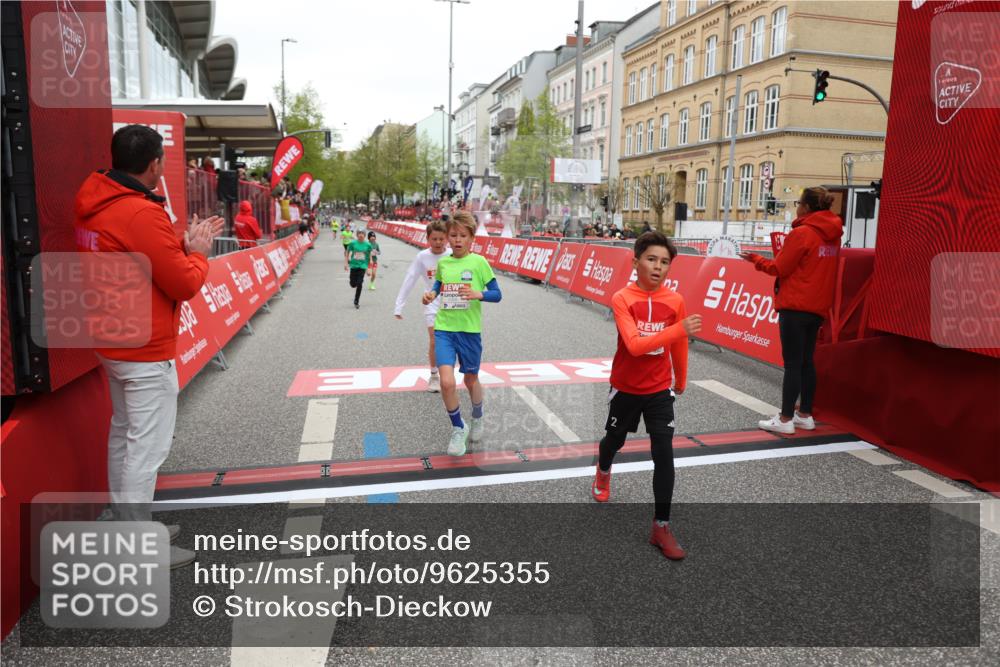 25.04.2026 - Das Zehntel Strokosch-Dieckow http://msf.ph/oto/9625355 25.04.2026 10:48:39 Ziel 5309, 6092, 6225, 7122, 8056, 8074 meine-sportfotos.de