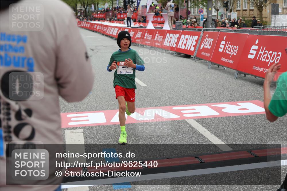 25.04.2026 - Das Zehntel Strokosch-Dieckow http://msf.ph/oto/9625440 25.04.2026 10:48:42 Ziel 5309, 6225, 6540, 8056, 8074 meine-sportfotos.de