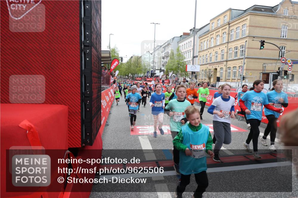 25.04.2026 - Das Zehntel Strokosch-Dieckow http://msf.ph/oto/9625506 25.04.2026 10:59:20 Ziel 5341, 5373, 5392, 5680, 5691, 5694, 5750, 5801, 5822, 5938, 5987, 6033, 6199, 6319, 6351, 6356, 6361, 6367, 6538, 6786, 6809, 6810, 6860, 6921, 6930, 7042, 7049, 7062, 7230, 7236, 7613, 7868 meine-sportfotos.de