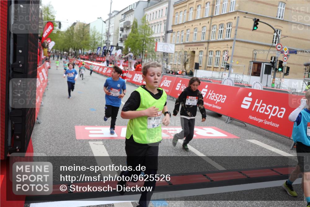 25.04.2026 - Das Zehntel Strokosch-Dieckow http://msf.ph/oto/9625526 25.04.2026 10:52:48 Ziel 5067, 5733, 6064, 6100, 6250, 6357, 6426, 7252, 7734, 7758, 7897, 8015, 8044, 8050 meine-sportfotos.de