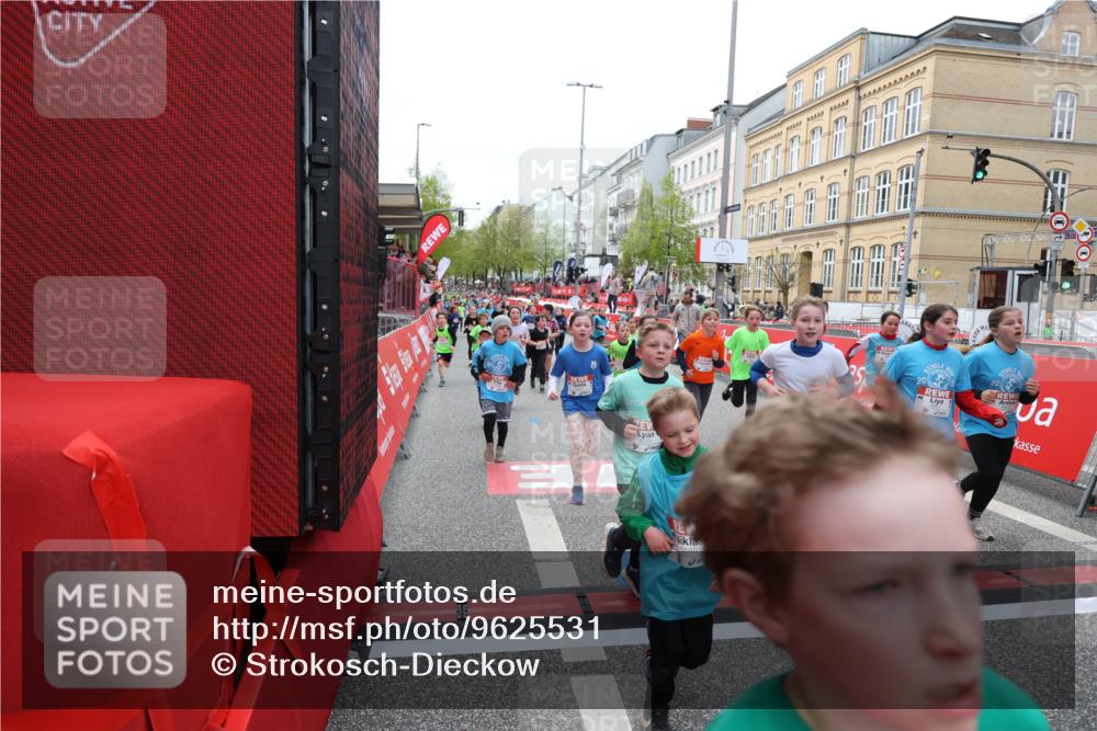 25.04.2026 - Das Zehntel Strokosch-Dieckow http://msf.ph/oto/9625531 25.04.2026 10:59:20 Ziel 5341, 5373, 5392, 5680, 5691, 5694, 5750, 5801, 5822, 5938, 5987, 6033, 6199, 6319, 6351, 6356, 6361, 6367, 6538, 6786, 6809, 6810, 6860, 6921, 6930, 7042, 7049, 7062, 7230, 7236, 7613, 7868 meine-sportfotos.de