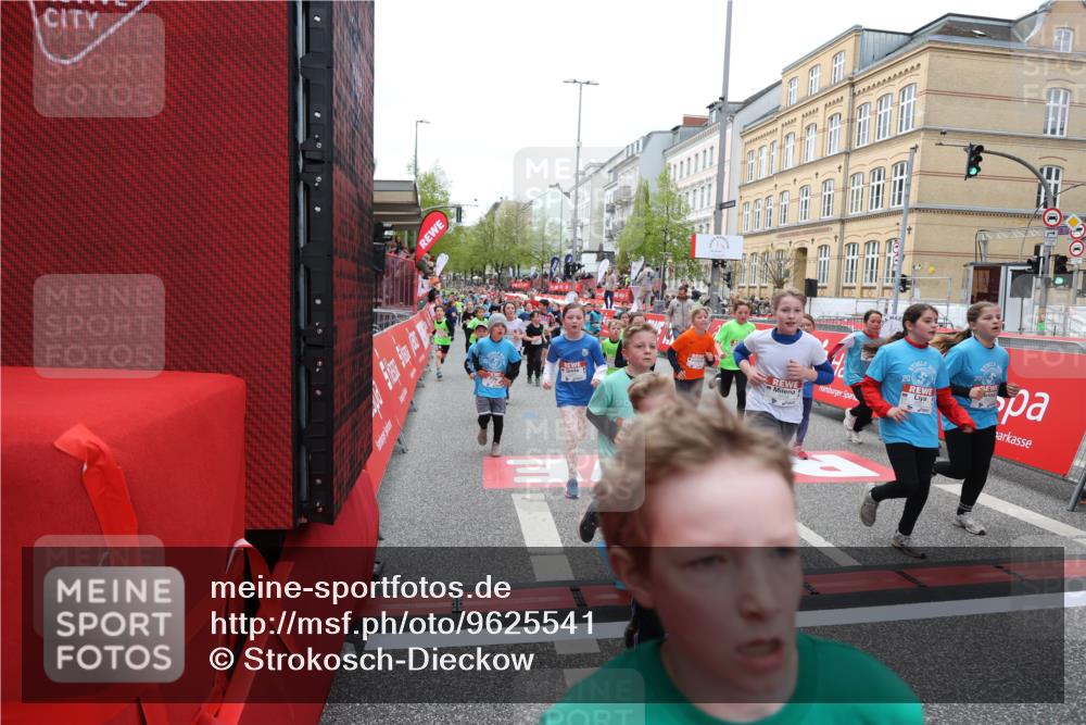 25.04.2026 - Das Zehntel Strokosch-Dieckow http://msf.ph/oto/9625541 25.04.2026 10:59:20 Ziel 5341, 5373, 5392, 5680, 5691, 5694, 5750, 5801, 5822, 5938, 5987, 6033, 6199, 6319, 6351, 6356, 6361, 6367, 6538, 6786, 6809, 6810, 6860, 6921, 6930, 7042, 7049, 7062, 7230, 7236, 7613, 7868 meine-sportfotos.de