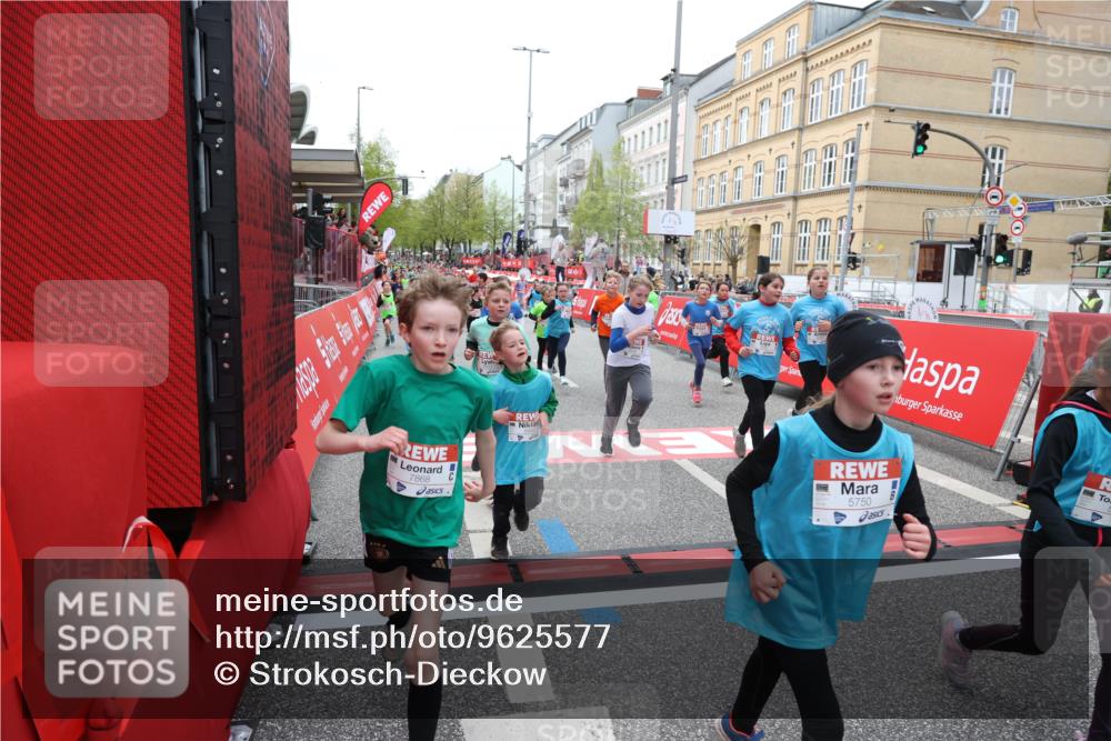 25.04.2026 - Das Zehntel Strokosch-Dieckow http://msf.ph/oto/9625577 25.04.2026 10:59:20 Ziel 5341, 5373, 5392, 5680, 5691, 5694, 5750, 5801, 5822, 5938, 5987, 6033, 6199, 6319, 6351, 6356, 6361, 6367, 6538, 6786, 6809, 6810, 6860, 6921, 6930, 7042, 7049, 7062, 7230, 7236, 7613, 7868 meine-sportfotos.de