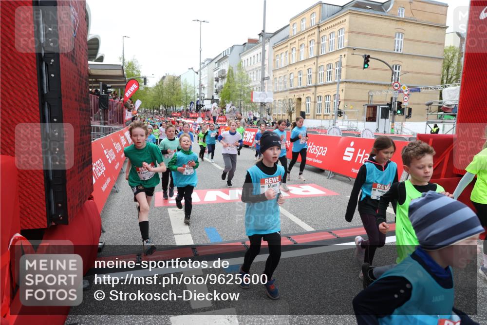 25.04.2026 - Das Zehntel Strokosch-Dieckow http://msf.ph/oto/9625600 25.04.2026 10:59:19 Ziel 5341, 5373, 5392, 5532, 5556, 5680, 5691, 5694, 5750, 5801, 5822, 5938, 5987, 6033, 6199, 6319, 6351, 6356, 6361, 6367, 6538, 6723, 6786, 6809, 6810, 6860, 6921, 6930, 7042, 7062, 7230, 7236, 7356, 7520, 7613, 7868 meine-sportfotos.de