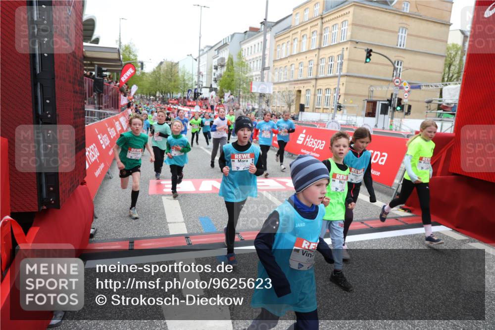 25.04.2026 - Das Zehntel Strokosch-Dieckow http://msf.ph/oto/9625623 25.04.2026 10:59:19 Ziel 5341, 5373, 5392, 5532, 5556, 5680, 5691, 5694, 5750, 5801, 5822, 5938, 5987, 6033, 6199, 6319, 6351, 6356, 6361, 6367, 6538, 6723, 6786, 6809, 6810, 6860, 6921, 6930, 7042, 7062, 7230, 7236, 7356, 7520, 7613, 7868 meine-sportfotos.de