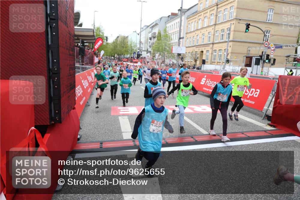 25.04.2026 - Das Zehntel Strokosch-Dieckow http://msf.ph/oto/9625655 25.04.2026 10:59:19 Ziel 5341, 5373, 5392, 5532, 5556, 5680, 5691, 5694, 5750, 5801, 5822, 5938, 5987, 6033, 6199, 6319, 6351, 6356, 6361, 6367, 6538, 6723, 6786, 6809, 6810, 6860, 6921, 6930, 7042, 7062, 7230, 7236, 7356, 7520, 7613, 7868 meine-sportfotos.de