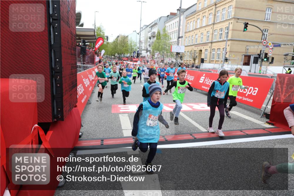 25.04.2026 - Das Zehntel Strokosch-Dieckow http://msf.ph/oto/9625667 25.04.2026 10:59:18 Ziel 5212, 5341, 5373, 5532, 5556, 5680, 5691, 5694, 5731, 5750, 5757, 5801, 5822, 5938, 5987, 6033, 6319, 6356, 6361, 6367, 6538, 6723, 6809, 6843, 6860, 6921, 6930, 7144, 7230, 7236, 7356, 7520, 7613, 7868 meine-sportfotos.de