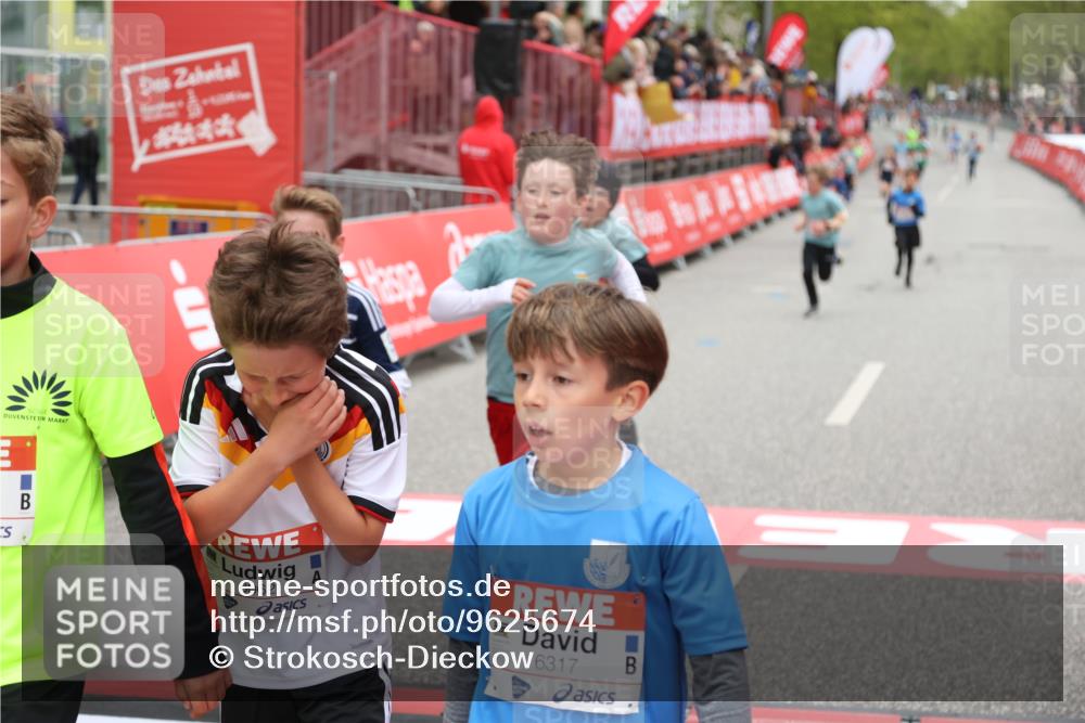 25.04.2026 - Das Zehntel Strokosch-Dieckow http://msf.ph/oto/9625674 25.04.2026 10:48:54 Ziel 5103, 5502, 5921, 6317, 6971, 7239, 7604, 7624, 8052, 8062 meine-sportfotos.de