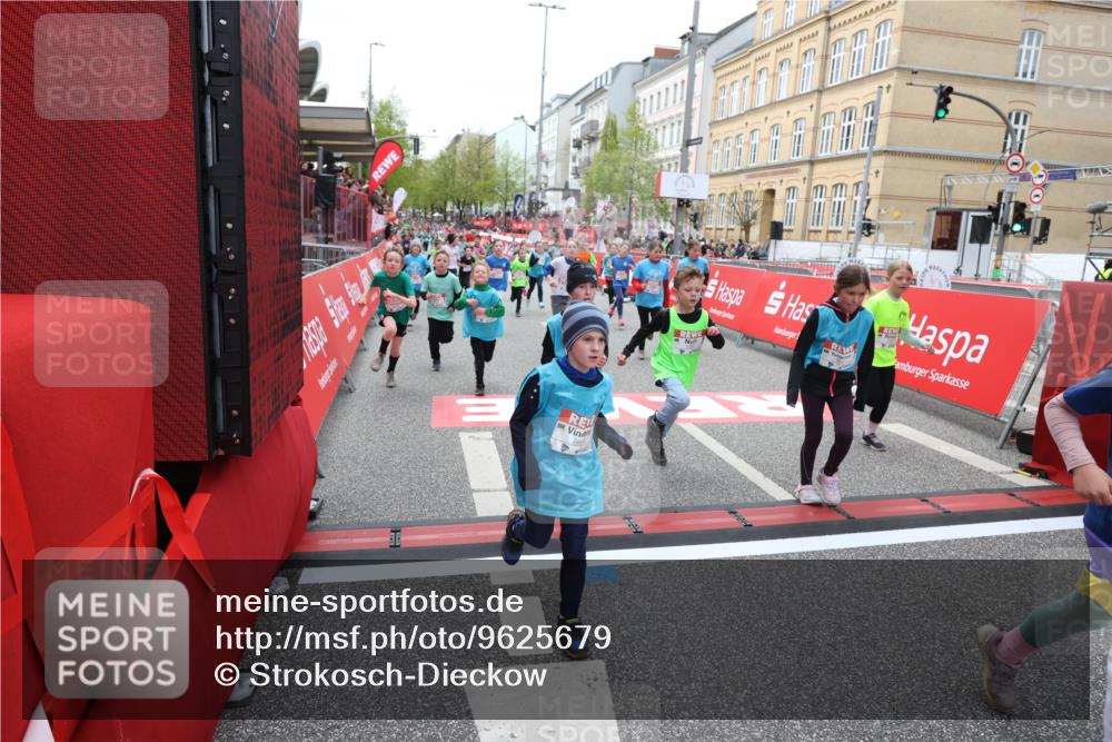 25.04.2026 - Das Zehntel Strokosch-Dieckow http://msf.ph/oto/9625679 25.04.2026 10:59:18 Ziel 5212, 5341, 5373, 5532, 5556, 5680, 5691, 5694, 5731, 5750, 5757, 5801, 5822, 5938, 5987, 6033, 6319, 6356, 6361, 6367, 6538, 6723, 6809, 6843, 6860, 6921, 6930, 7144, 7230, 7236, 7356, 7520, 7613, 7868 meine-sportfotos.de