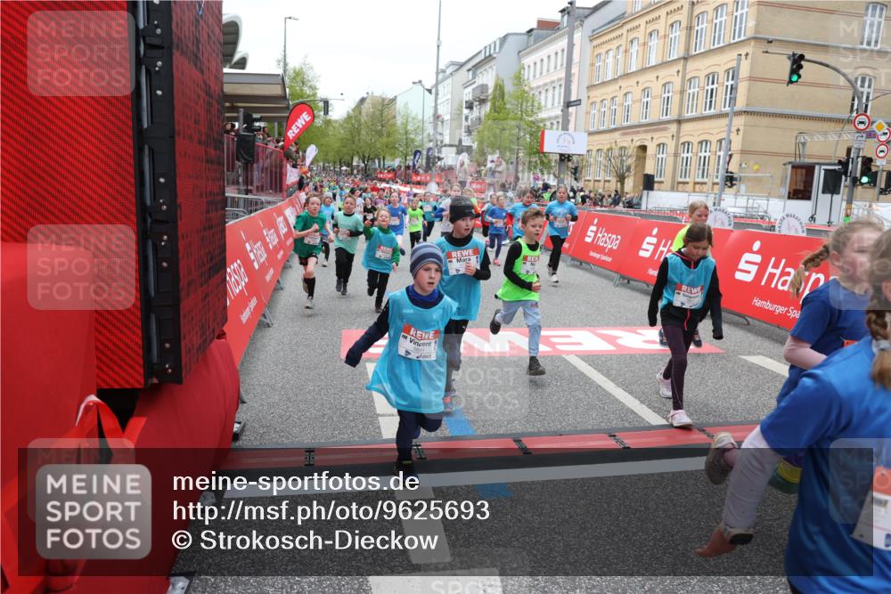25.04.2026 - Das Zehntel Strokosch-Dieckow http://msf.ph/oto/9625693 25.04.2026 10:59:18 Ziel 5212, 5341, 5373, 5532, 5556, 5680, 5691, 5694, 5731, 5750, 5757, 5801, 5822, 5938, 5987, 6033, 6319, 6356, 6361, 6367, 6538, 6723, 6809, 6843, 6860, 6921, 6930, 7144, 7230, 7236, 7356, 7520, 7613, 7868 meine-sportfotos.de