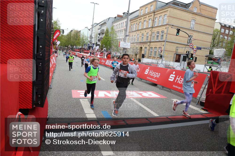 25.04.2026 - Das Zehntel Strokosch-Dieckow http://msf.ph/oto/9625914 25.04.2026 10:52:44 Ziel 5067, 6064, 6136, 6250, 6426, 7252, 7603, 7734, 7758, 7897, 7957, 7963, 8044, 8050 meine-sportfotos.de