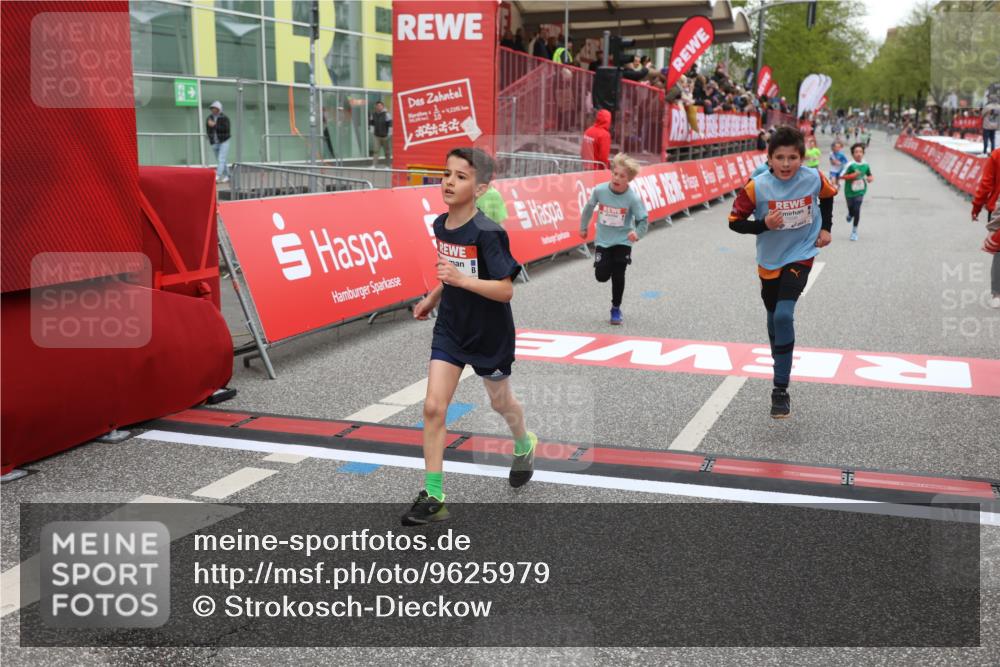 25.04.2026 - Das Zehntel Strokosch-Dieckow http://msf.ph/oto/9625979 25.04.2026 10:49:04 Ziel 5454, 6323, 6685, 6889, 7315, 7549, 7696 meine-sportfotos.de