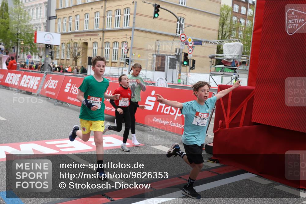 25.04.2026 - Das Zehntel Strokosch-Dieckow http://msf.ph/oto/9626353 25.04.2026 10:52:40 Ziel 5484, 5782, 5820, 6078, 6136, 6424, 7208, 7300, 7603, 7700, 7721, 7897, 7957, 7963 meine-sportfotos.de