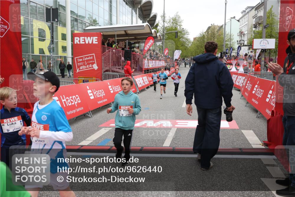 25.04.2026 - Das Zehntel Strokosch-Dieckow http://msf.ph/oto/9626440 25.04.2026 10:49:37 Ziel 6104, 6326, 6407, 7381, 7385, 7547, 7747, 7753, 8025 meine-sportfotos.de